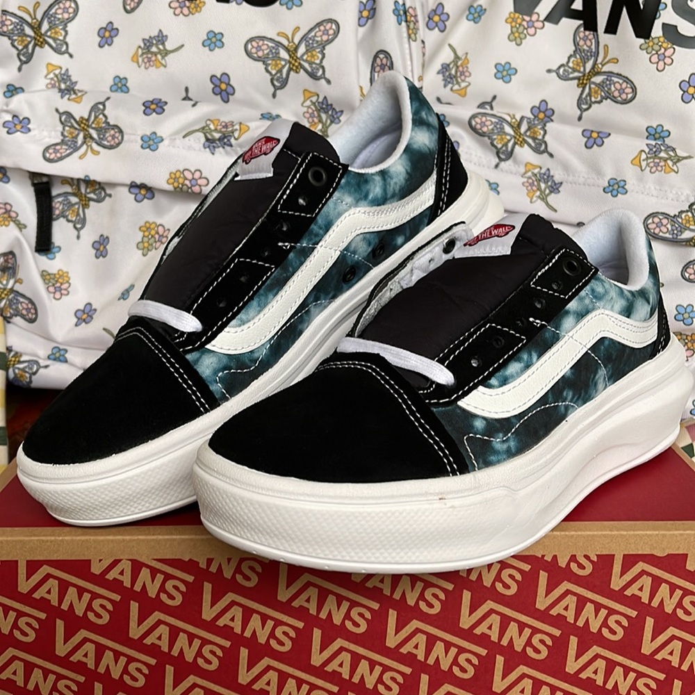 Vans WMNS Old Skool Over
Tie-Dye Black/Multi
VN0A7Q5EBMV Platforms - Picture 5 of 16